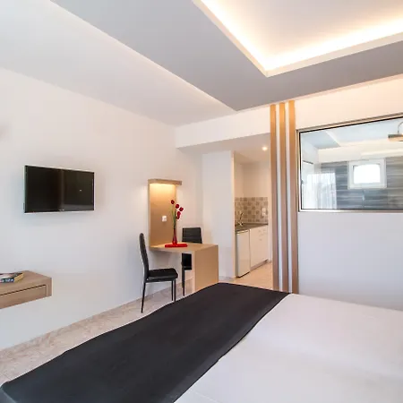 Casastavris - Aparts & Pool 2*