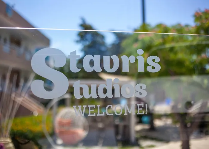 Casastavris - Aparts & Pool 公寓式酒店 法里拉基