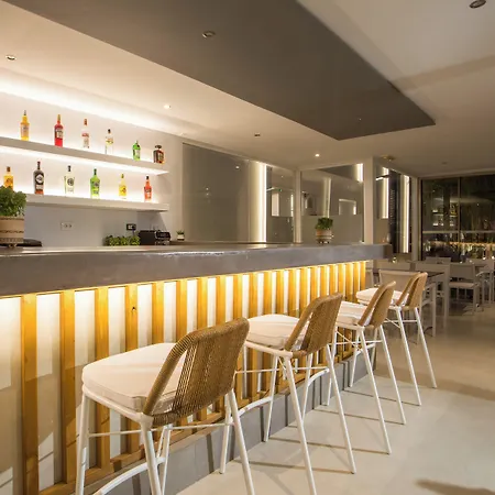 מלון דירות Casastavris - Aparts & Pool 4*