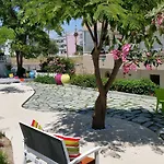 Casastavris - Aparts & Pool 4*
