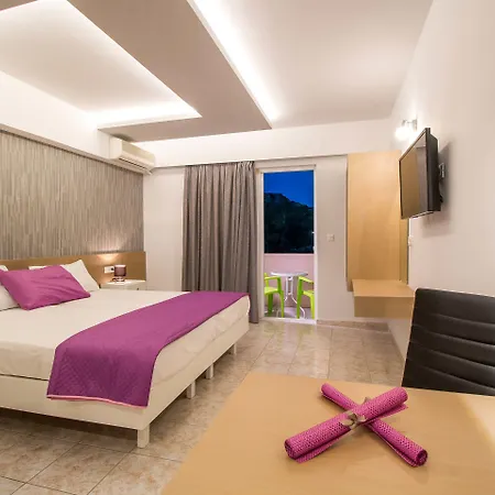 Casastavris - Aparts & Pool Aparthotel 4*