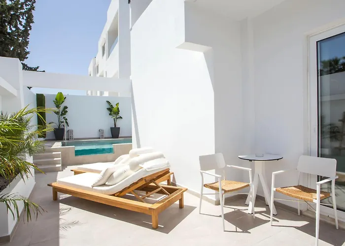 Casastavris - Aparts & Pool Hotel de apartamente 4*