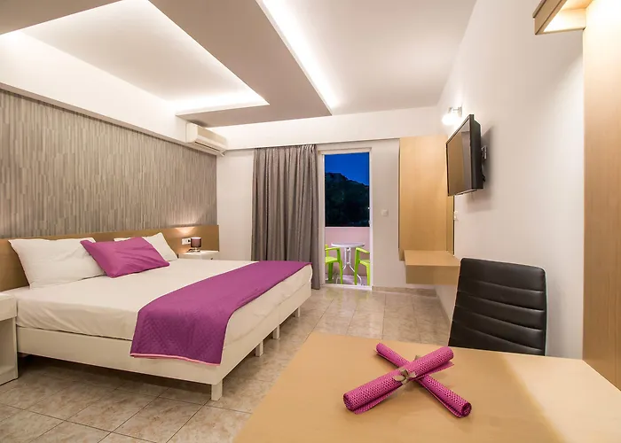 Casastavris - Aparts & Pool Hotel de apartamente 4*